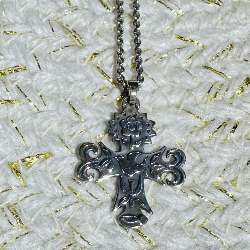 Retired James Avery sterling silver La Primavera cross pendant necklace